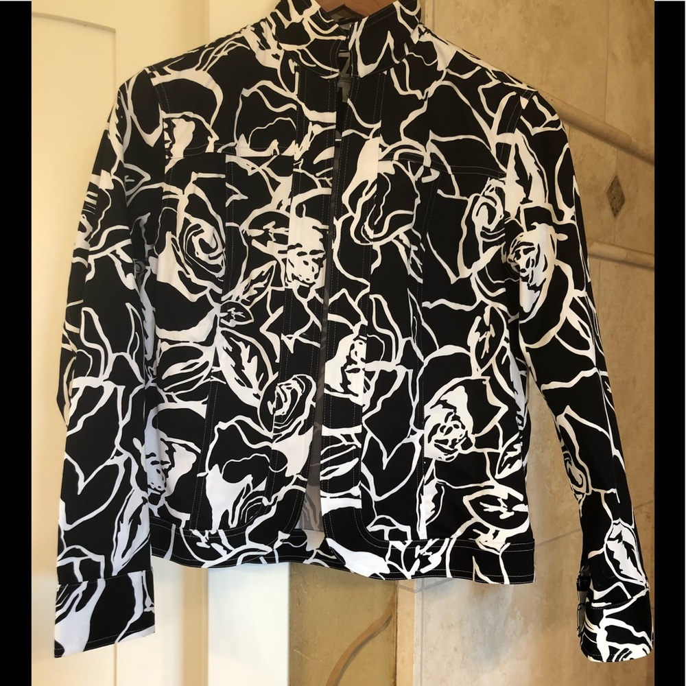 New without tags buttonless jacket